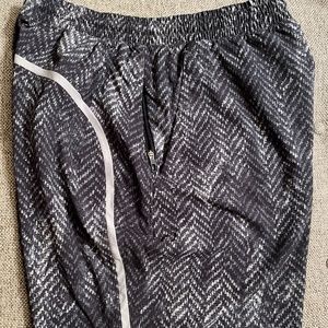 Lululemon Pacebreaker 7" Linerless